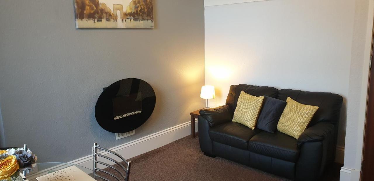 Lockinbar Holiday Apartments Tenby Eksteriør bilde